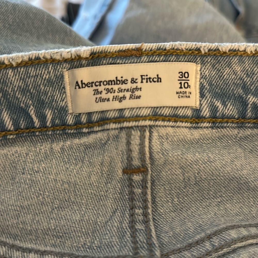Abercrombie & Fitch The 90s Straight Ultra High Rise 30/10, medium wash
